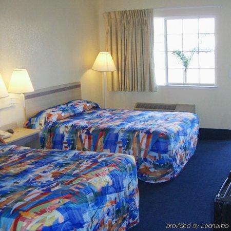 Travelodge By Wyndham Los Banos Ca Room photo