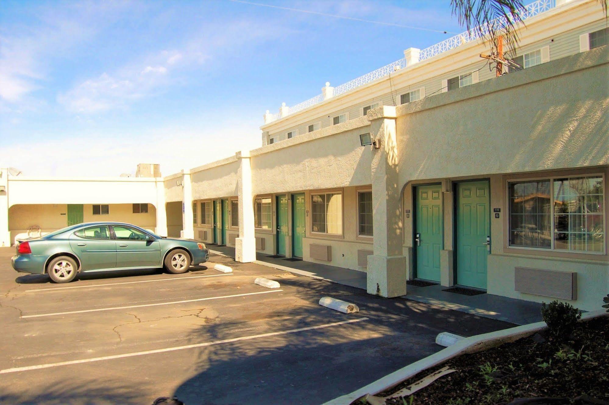 Travelodge By Wyndham Los Banos Ca Exterior photo