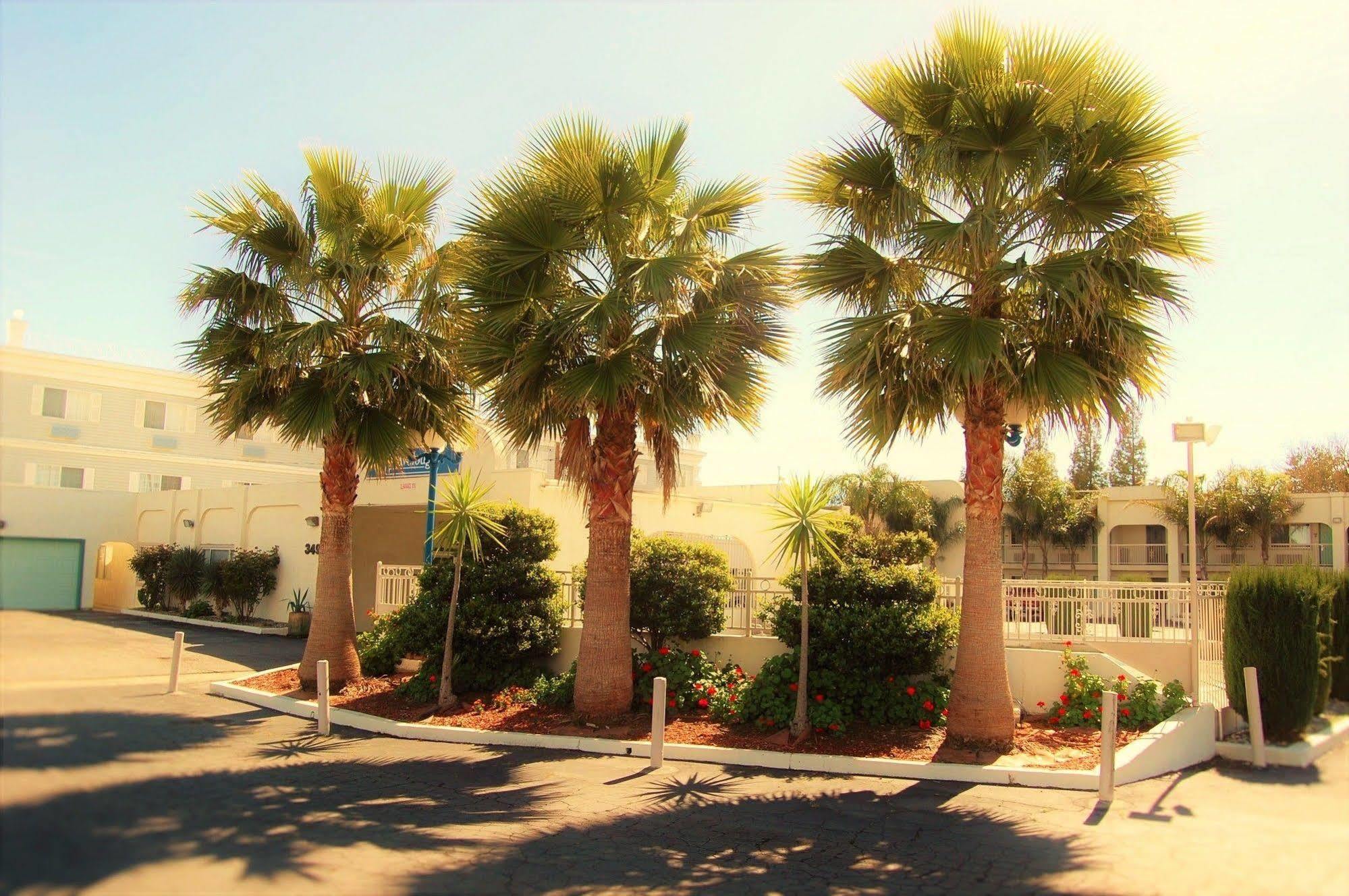 Travelodge By Wyndham Los Banos Ca Exterior photo